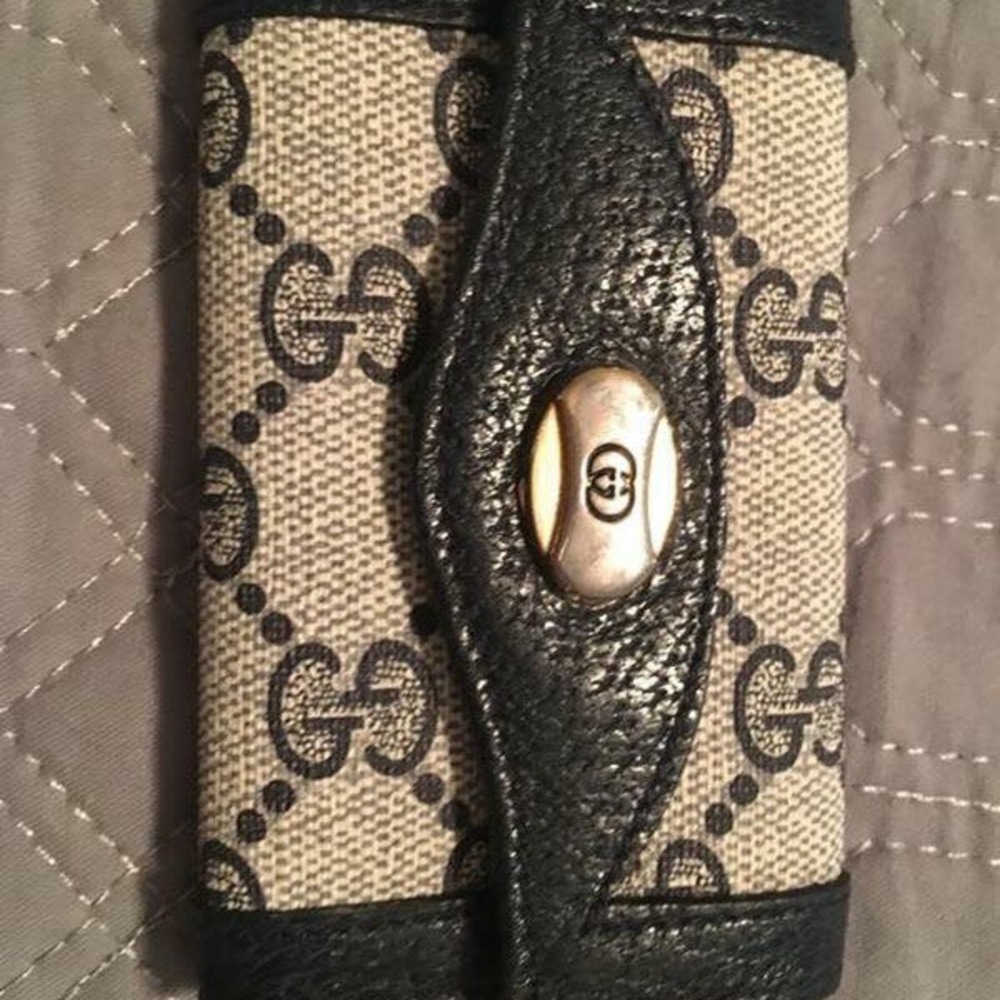Authentic Vintage Gucci Keyholder!